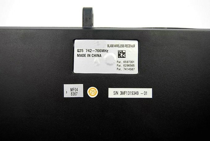 BLX88 receiver manufacturing and frequency label close-up