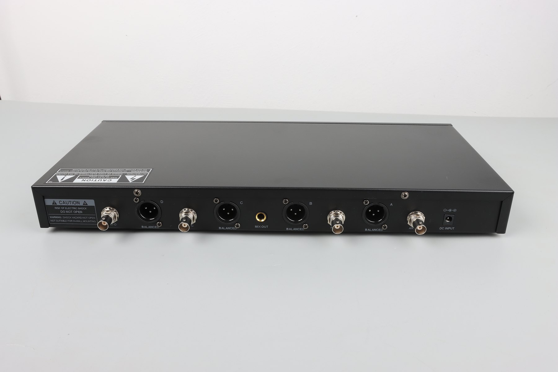 GR-8840 receiver four balanced XLR outputs mix output antennas and DC input