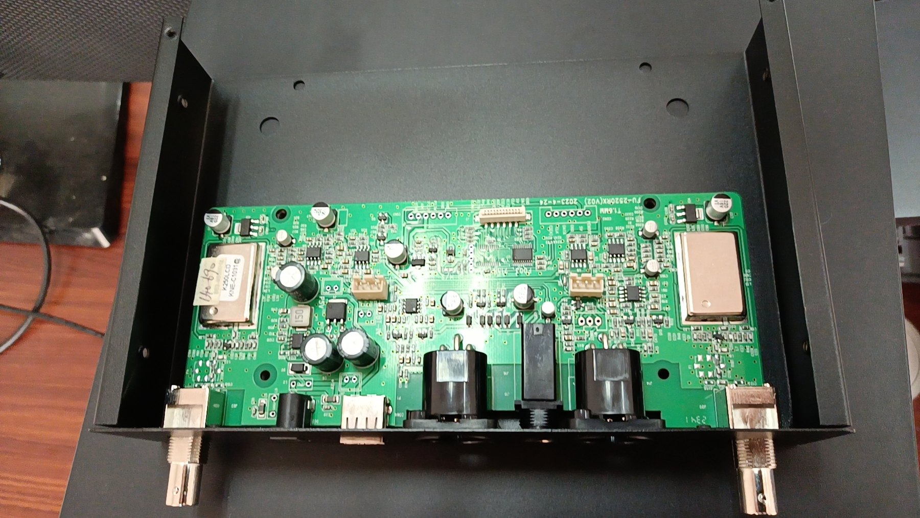 K-280 wireless receiver internal circuit board and chassis