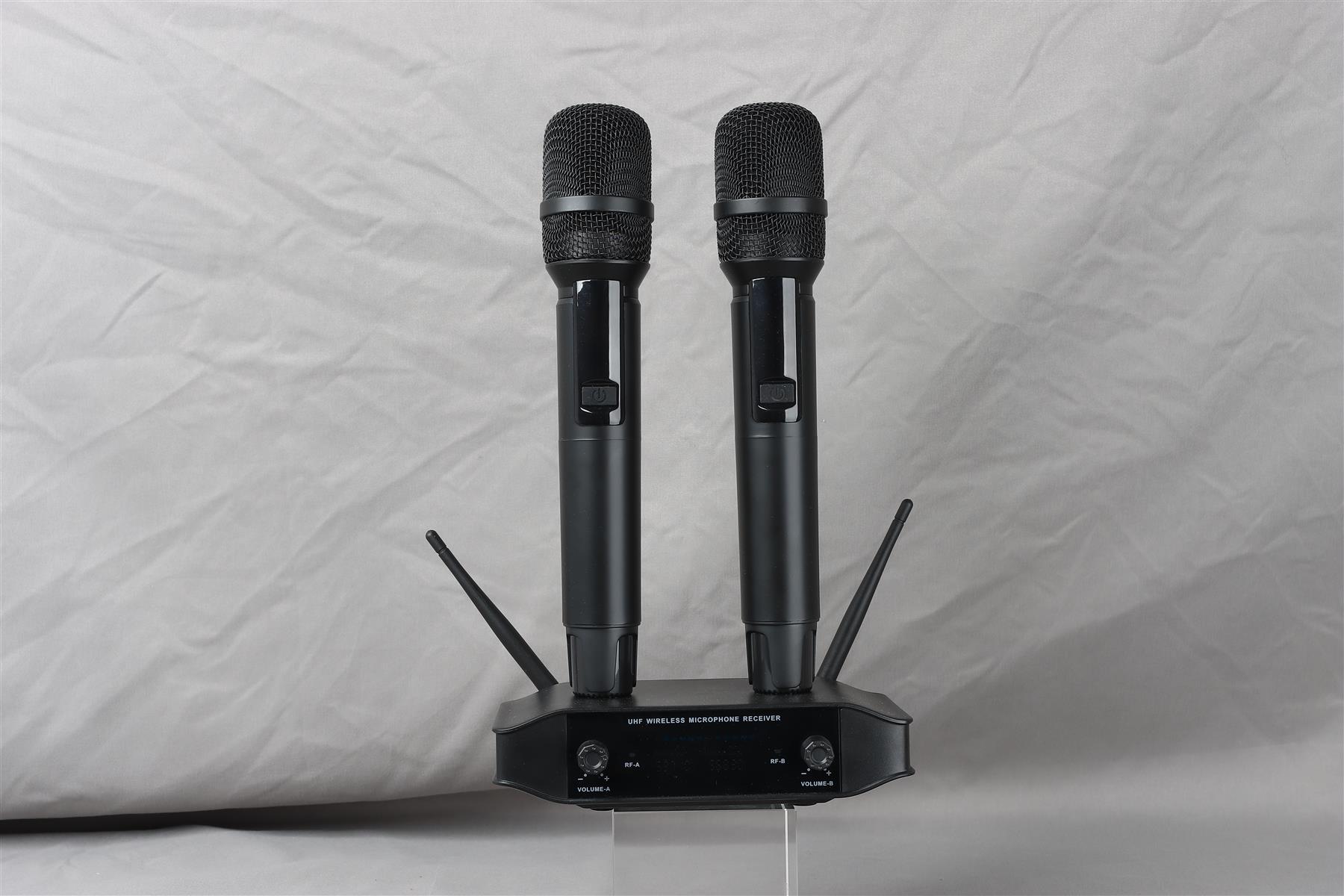 TW172 dual handheld wireless microphone receiver and transmitters front view
