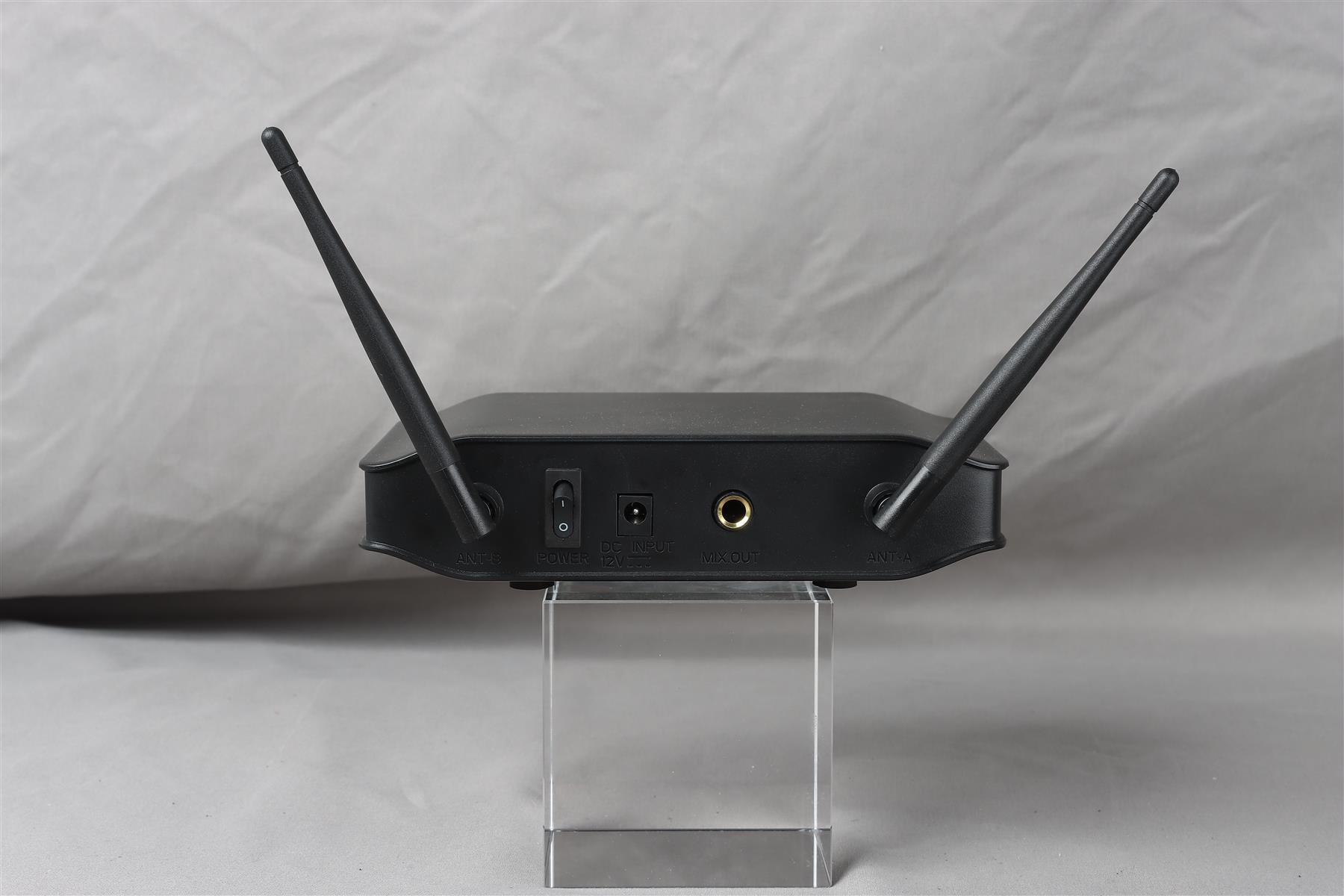 TW172 wireless microphone receiver rear antenna power and mix output panel